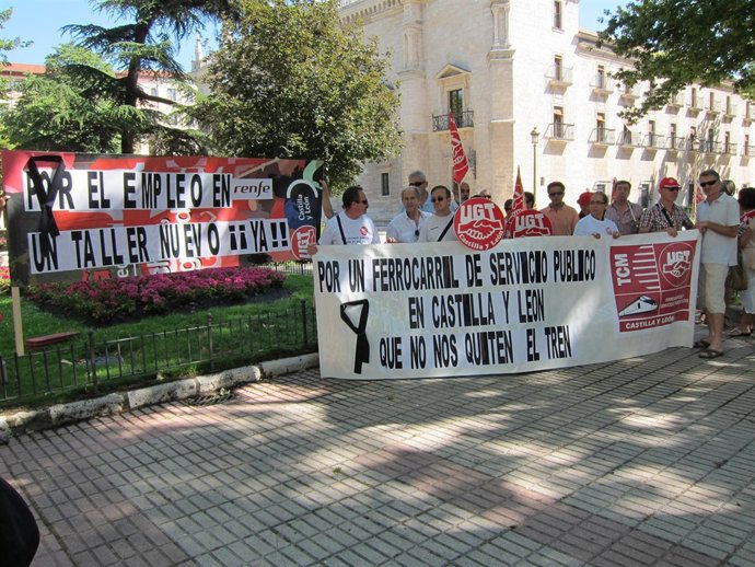 UGT se manifiesta por el ferrocarril en Valladolid