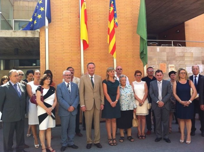 Alberto Fabra en el minuto de silencio en Alboraia 