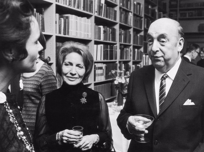 Pablo Neruda junto a su mujer Matilda