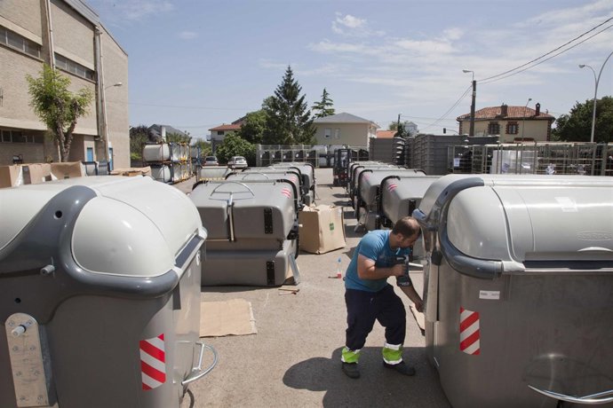 Renovación de contenedores en Camargo