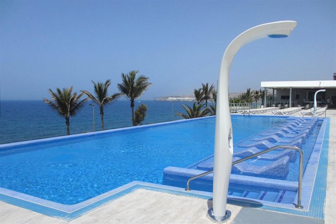 Una de las piscinas de las que dispone el hotel