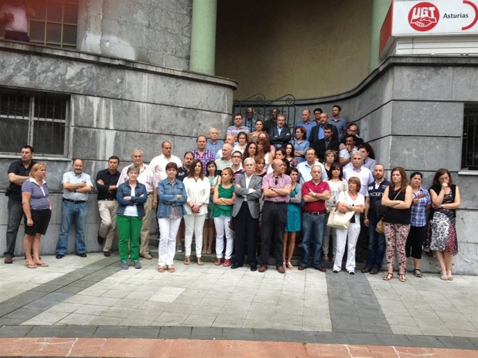 Concentración de UGT por las víctimas del accidente de Santiago