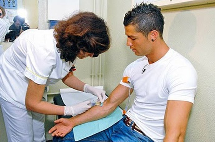 Crsitiano Ronaldo se trasladada a Galicia para donar sangre