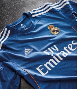 Segunda equipación del Real Madrid