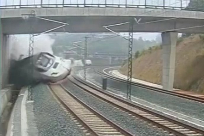 Imágenes del descarrilamiento del tren de Santiago