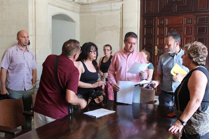 Espadas se reúne con los vecinos de Nuevo Amate