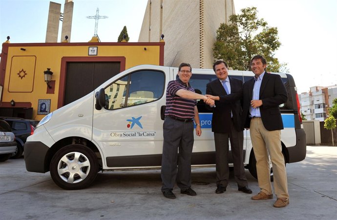 La Obra Social La Caixa entrega vehículo a Fundación Prolibertas