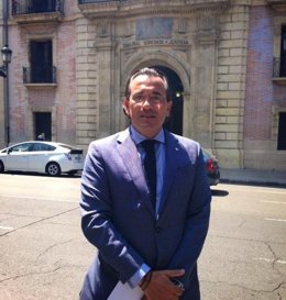 Torró en la puerta del TSJCV