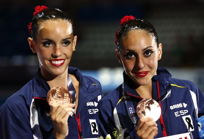 Ona Carbonell y Margalida Crespi con la medalla de bronce en el dúo libe