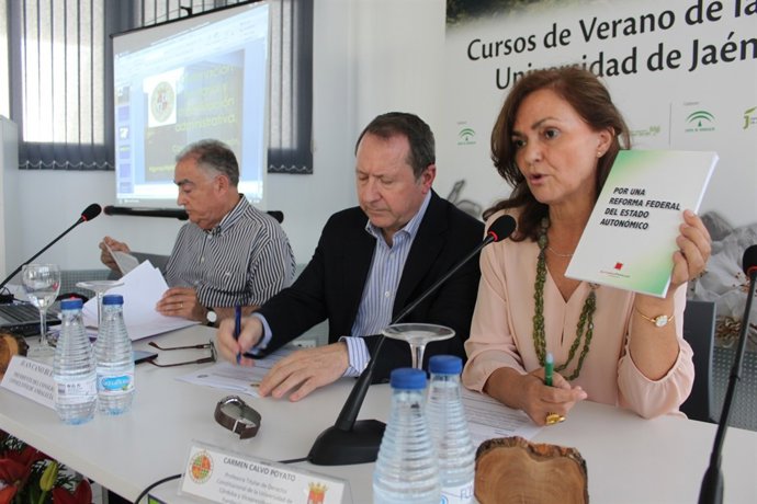 Participantes en la mesa redonda sobre el Estado autonómico