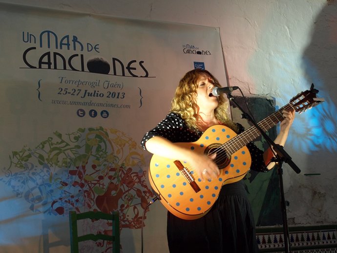 La cantante granadina Elena Bugedo, este jueves en Un Mar de Canciones