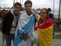 Cientos de miles de personas siguen en Copacabana el saludo del Papa