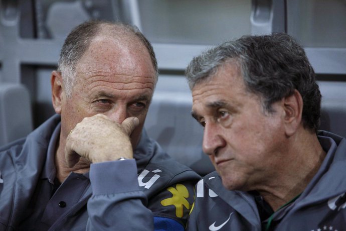 El director técnico de la selección brasileña de fútbol, Felipe Scolari, habla c