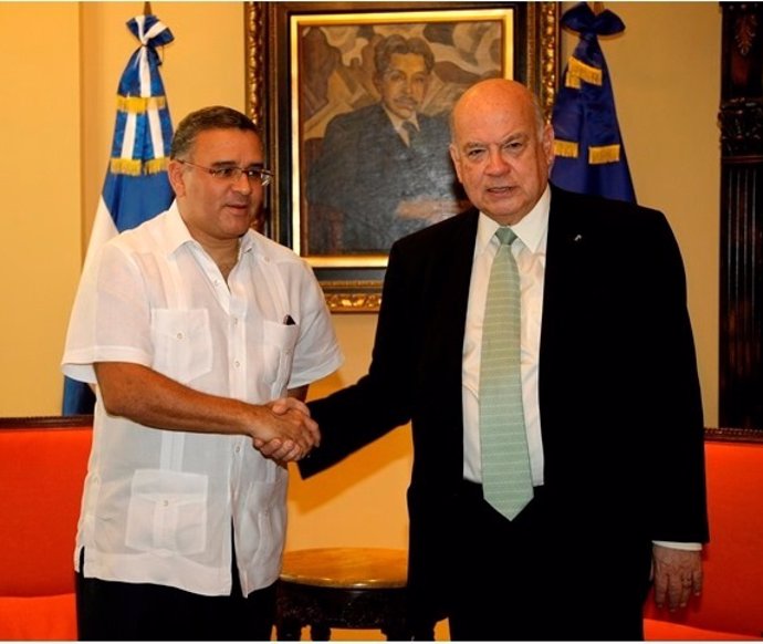 Insulza (OEA) y presidente El Salvador, Mauricio Funes