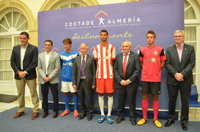 Presentación de las equpaciones de la UD Almería