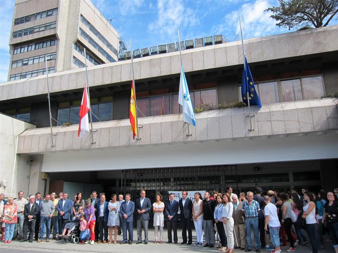  Concentración en Vigo en solidaridad con el accidente de tren en Santiago.