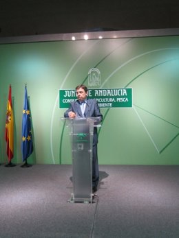 El consejero de Agricultura, Pesca y Medio Ambiente, Luis Planas