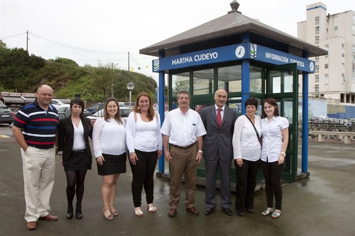 Recio inaugura la temporada de la oficina de información turística de Pedreña