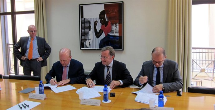 Buch, Moragues y Montes en la firma del aval a la SGR