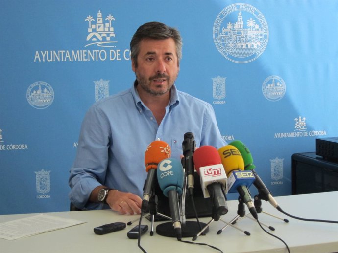 Miguel Ángel Torrico en la rueda de prensa