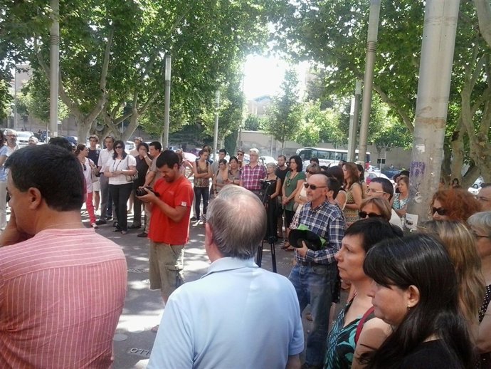 Minuto de silencio ante la UdL por los fallecidos en Galicia