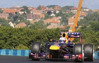 Red Bull domina la primera jornada en Hungaroring