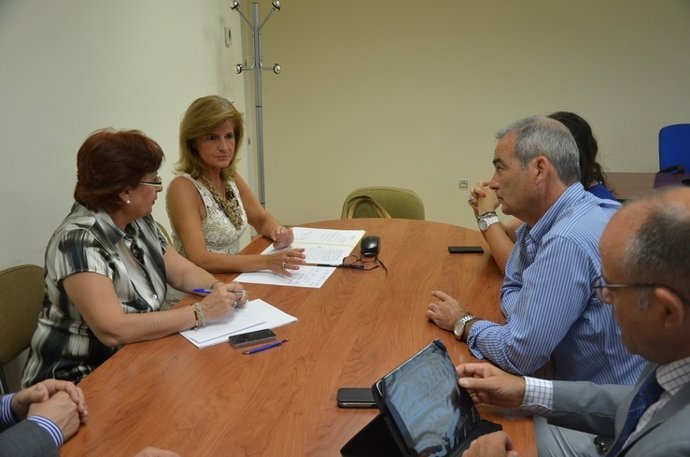 Esperanza Oña se reúne con representantes del sector de la formación