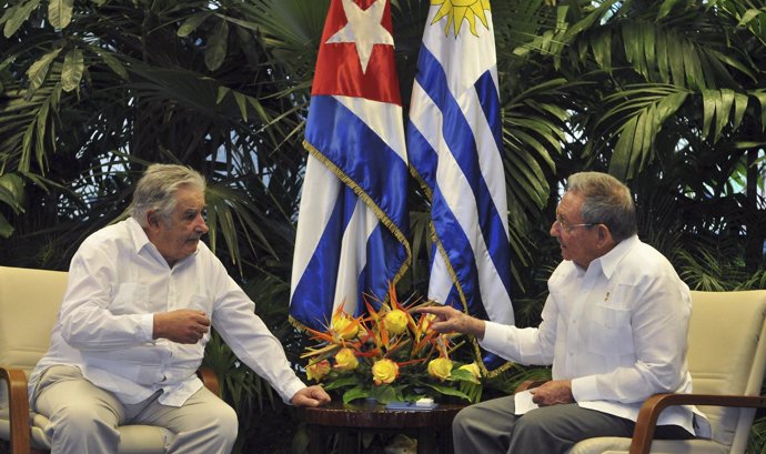Jose Mujica y Raúl Castro en Cuba