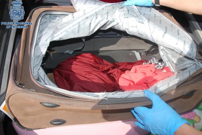 Maleta inspeccionada en la OPE Málaga