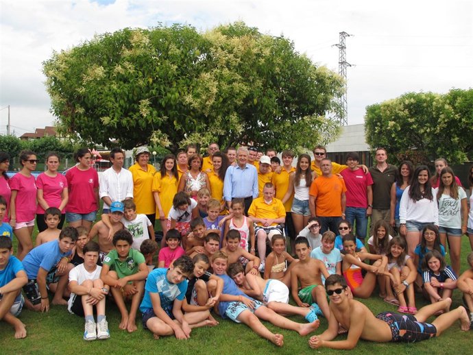 Del Río visita a los participantes del 'English Camp'