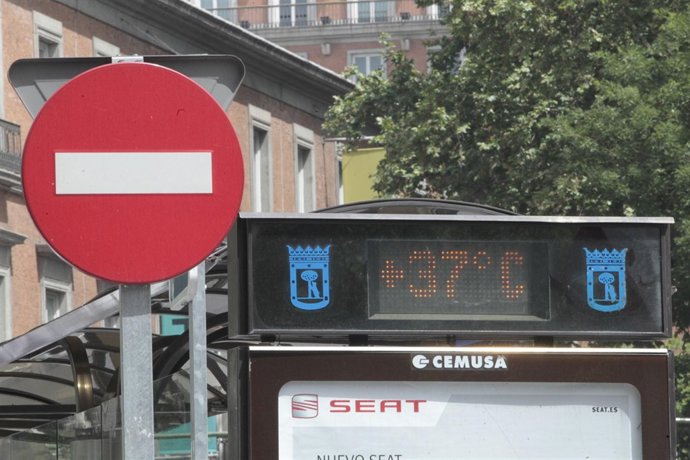Termómetro marcando 37 grados
