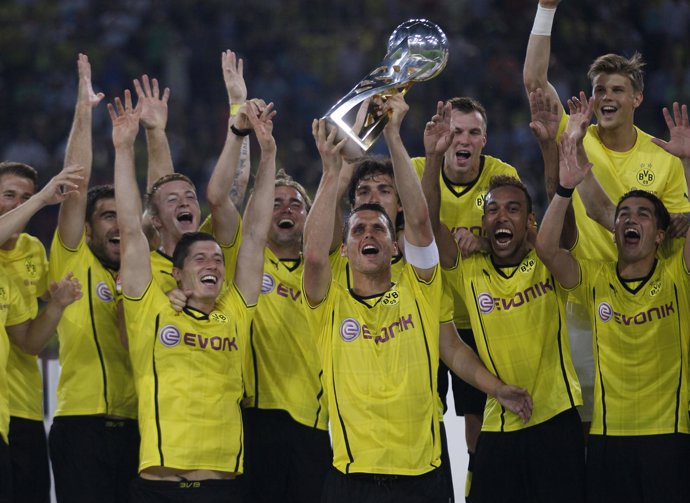 El Borussia Dortmund celebra la Supercopa de Alemania