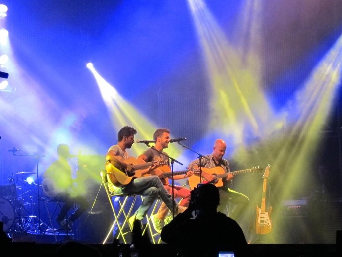 Un momento del concierto de Pablo Alborán, en La Laboral.