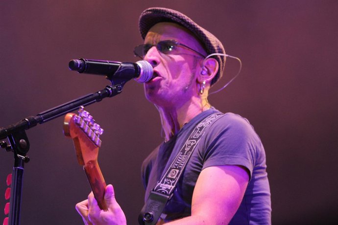 Fito sobre el escenario