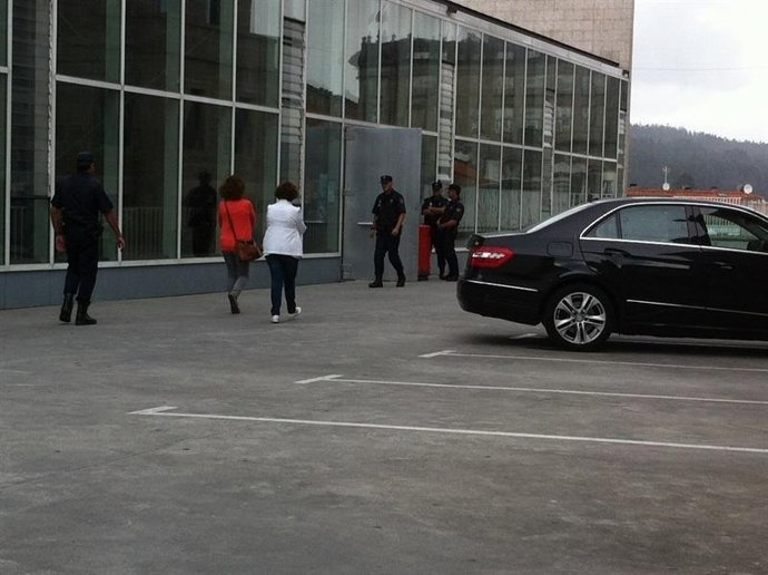 Familiares d evíctimas del tres recogen sus pertenencias