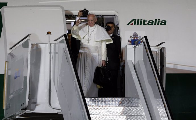El Papa se despide de Brasil