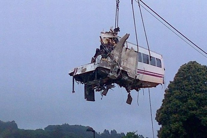 Cruz Roja y DIA se vuelcan con el accidente de Santiago