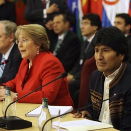 Michelle Bachelet y Evo Morales en la reunión de 'Unasur'