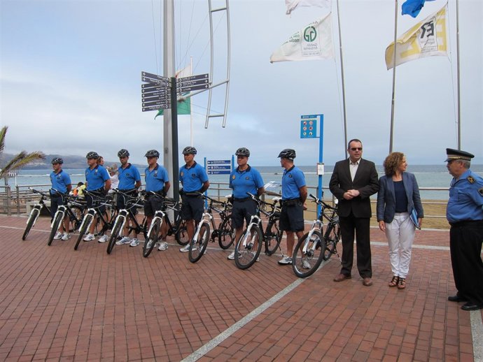 Presentación de las bicicletas de la Policía Turística