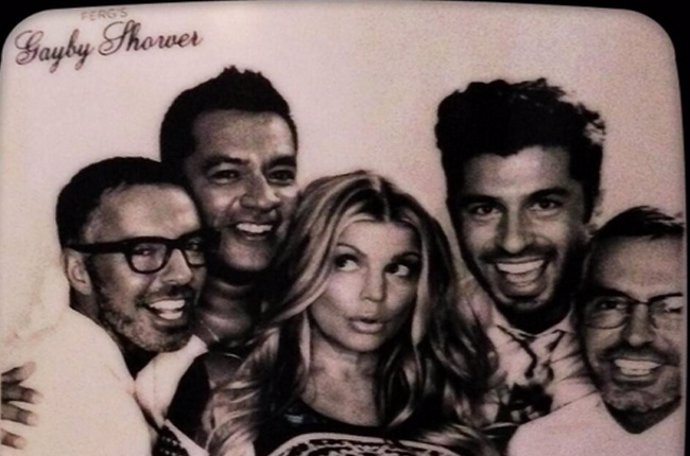 Fergie celebra su 'Gay Shower' rodeada de amigos como Perez Hilton