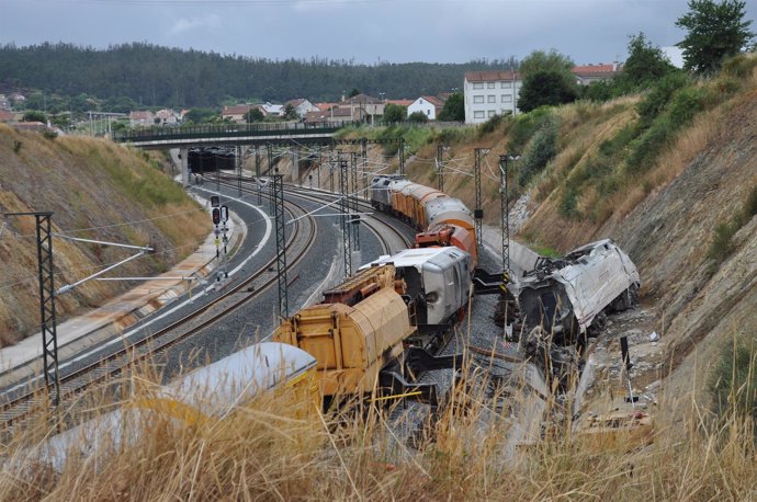 Tren descarrilado en Angrois