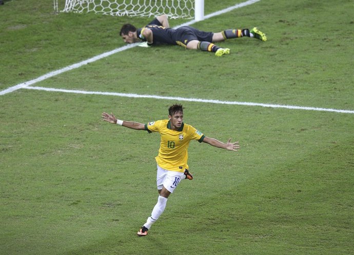 Neymar mete el tercer gol de Brasil