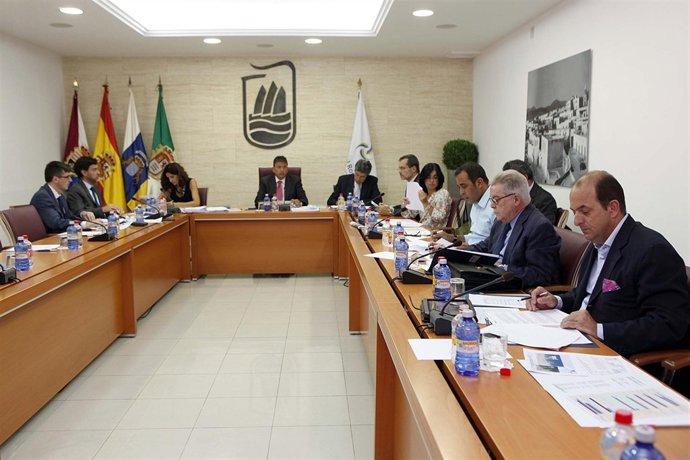 Cardona presenta el plan de empleo y crecimiento a la Autoridad Portuaria