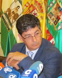 Valderas señala que IU y PSOE hablarán sobre "los perfiles" del nuevo Gobierno cuando tome posesión Díaz