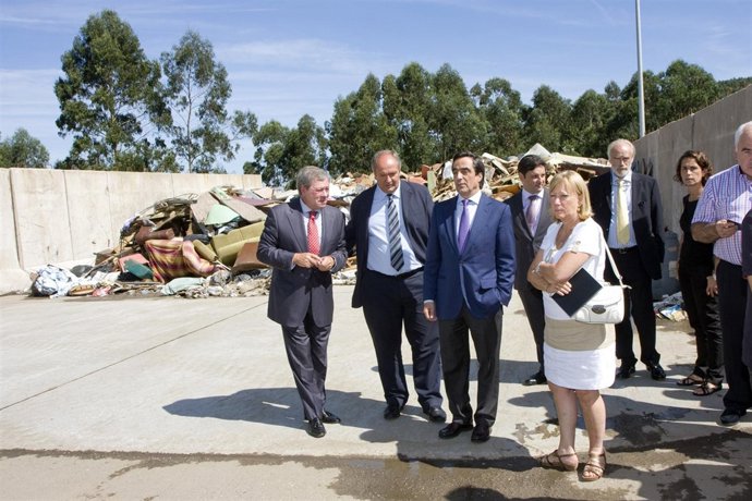 El consejero de Medio Ambiente en las instalaciones de El Mazo