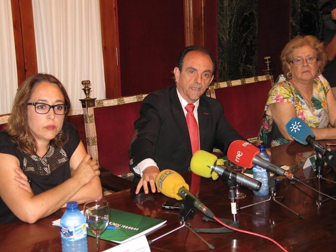 Firma del Pacto andaluz por el Turismo