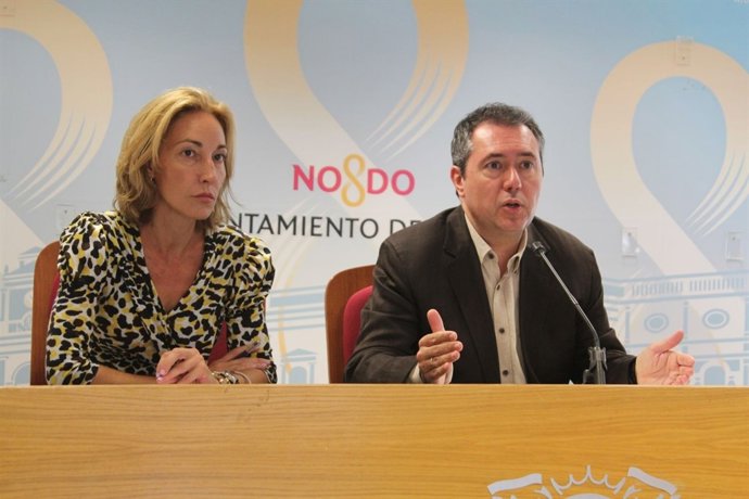 Susana López y Juan Espadas en rueda de prensa