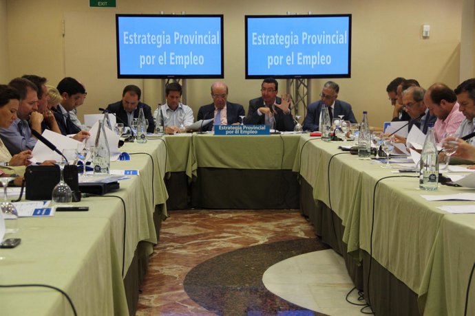 Imagen de la reunión de la Mesa por el Empleo del PP de Huelva.