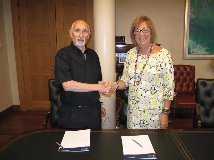 Firma del convenio entre UMA y Cruz Roja 