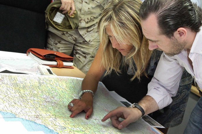 Teresa Palmer y José Ramón Bauzá en el Centro de Coordinación del incendio